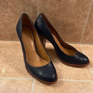 Banana Republic navy heels